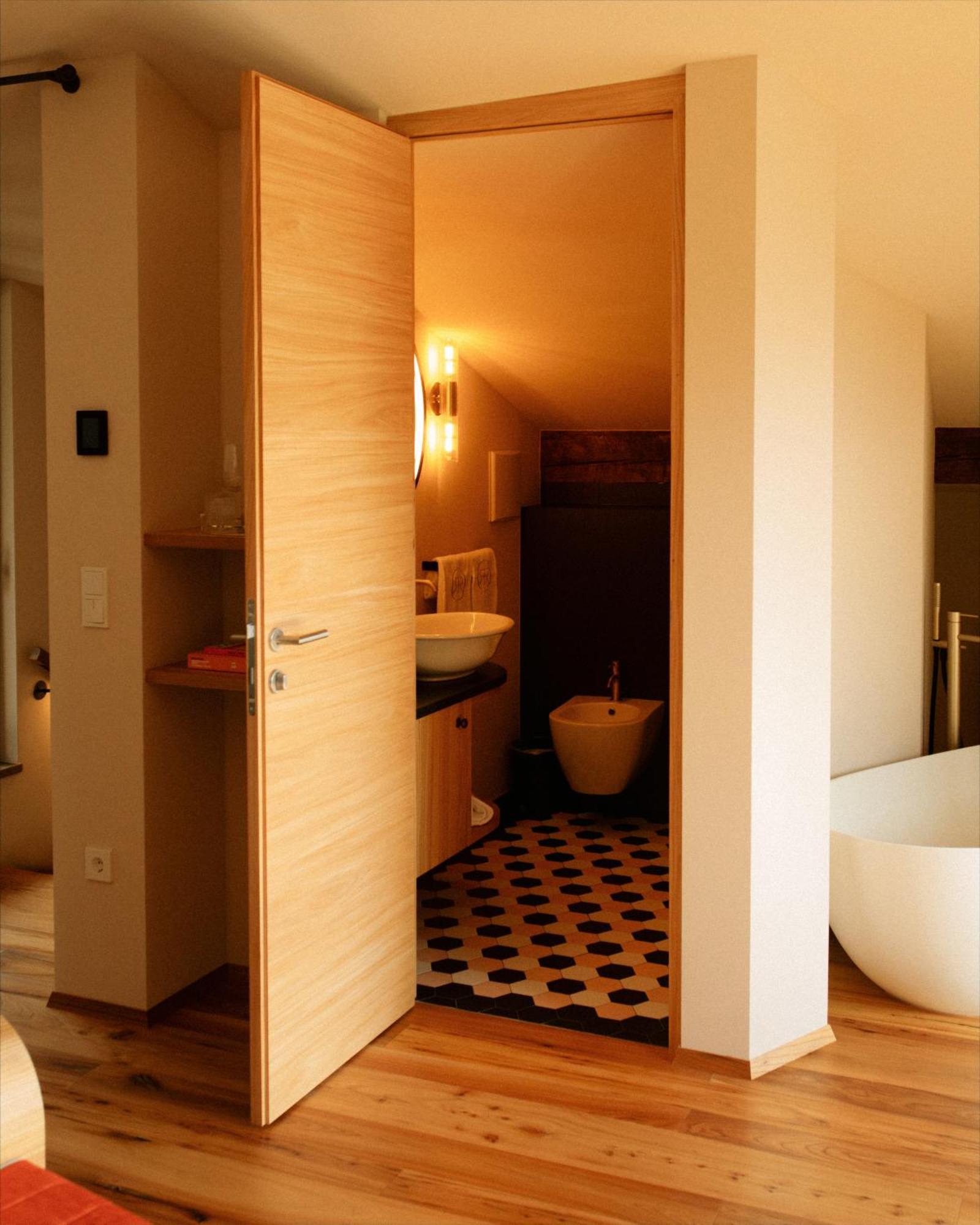 Langenmantel Historic Suites Термено Екстериор снимка