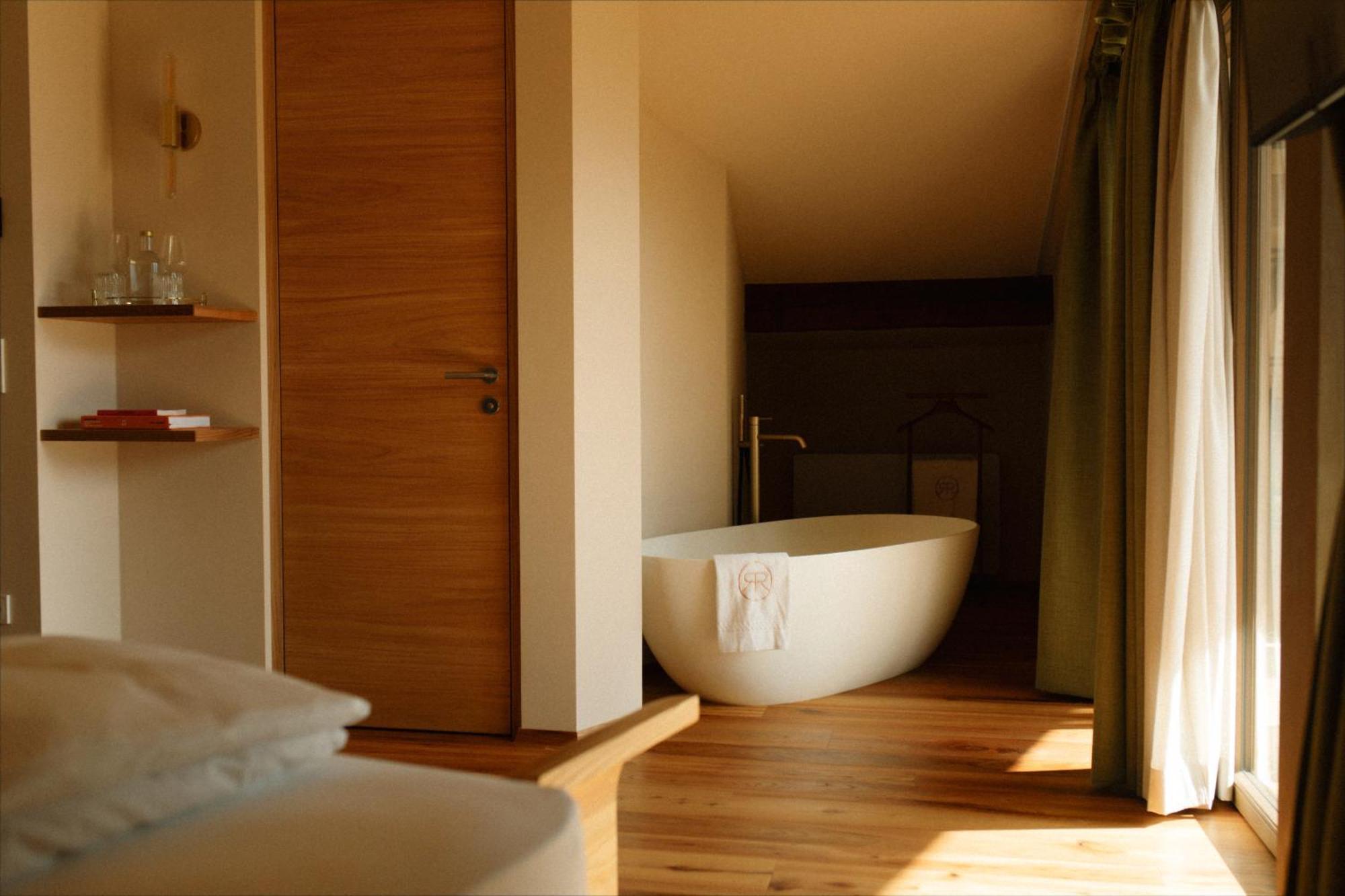 Langenmantel Historic Suites Термено Стая снимка
